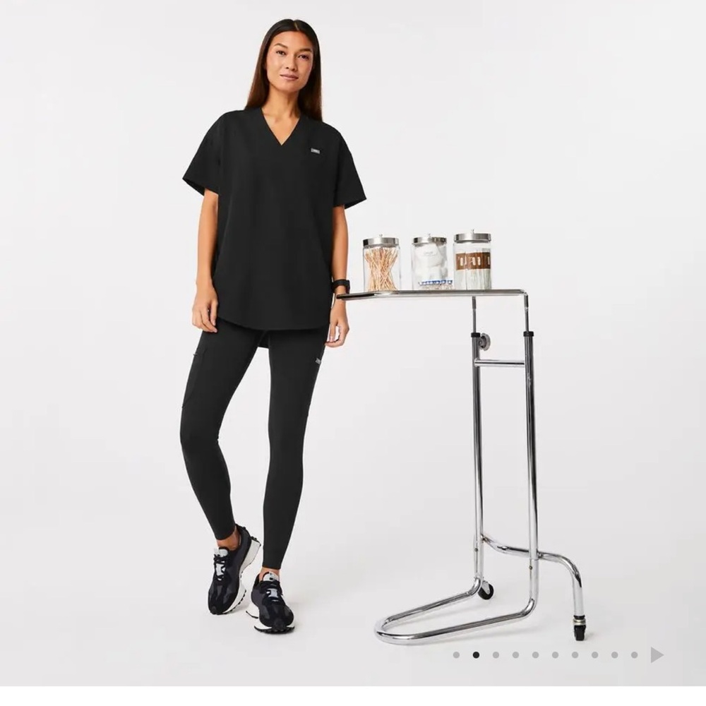 Figs Halle v tunic scrub top